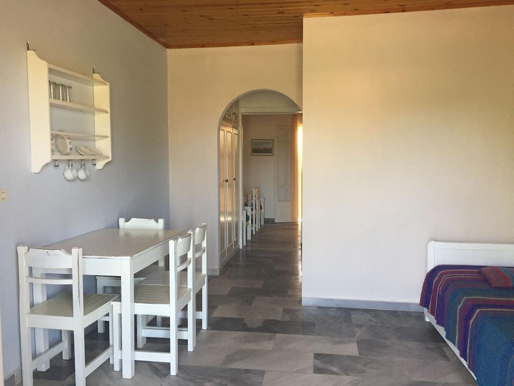 Ilena Hotel Ахарави Екстериор снимка
