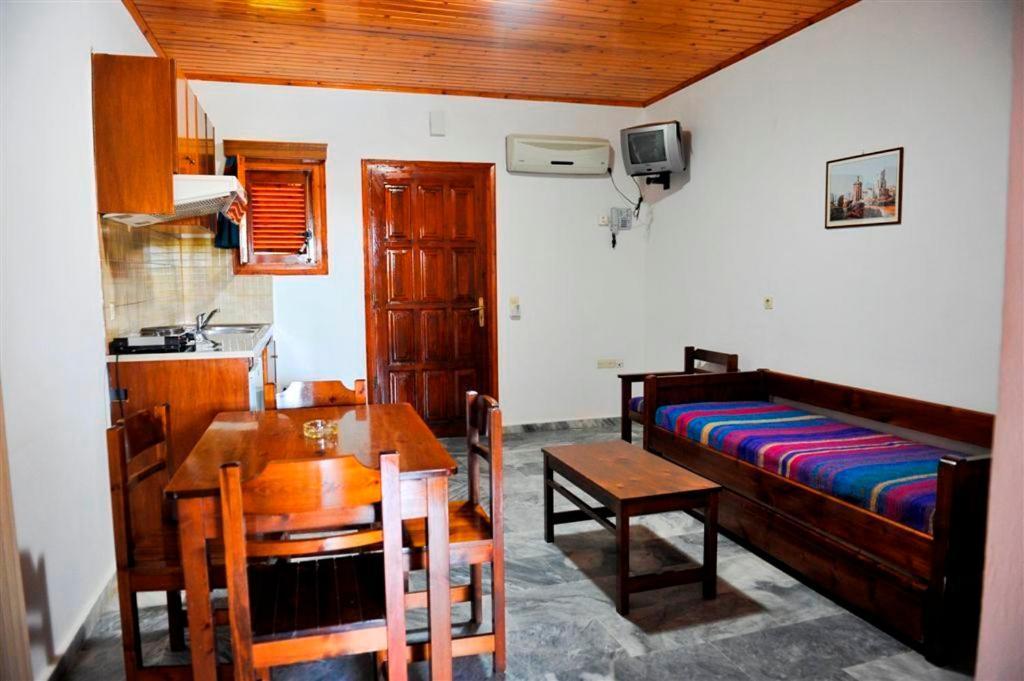 Ilena Hotel Ахарави Стая снимка